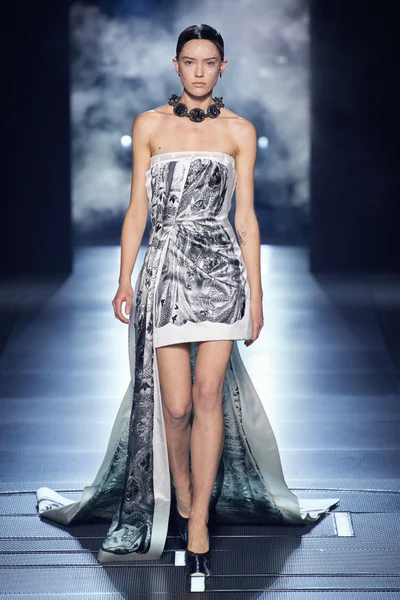 Look 11